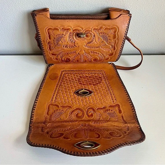 Vintage Hand-tooled Leather Shoulder Bag - Picture 4 of 9